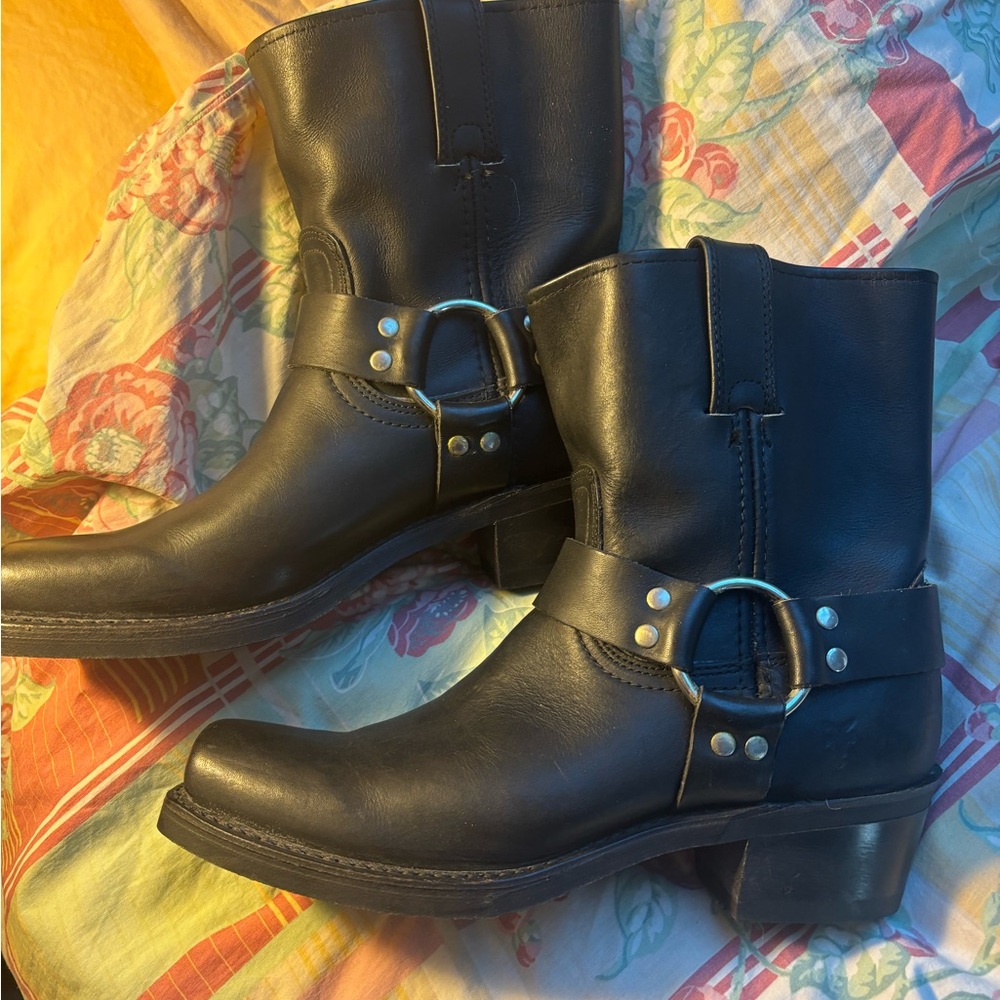Frye 8r black harness boots  womens size 8
